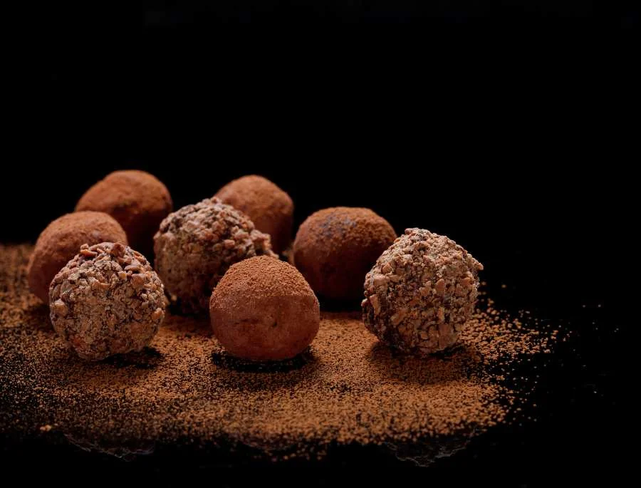 Du khách có thể thưởng thức socola Truffe cùng với một tách cà phê nóng hoặc trà