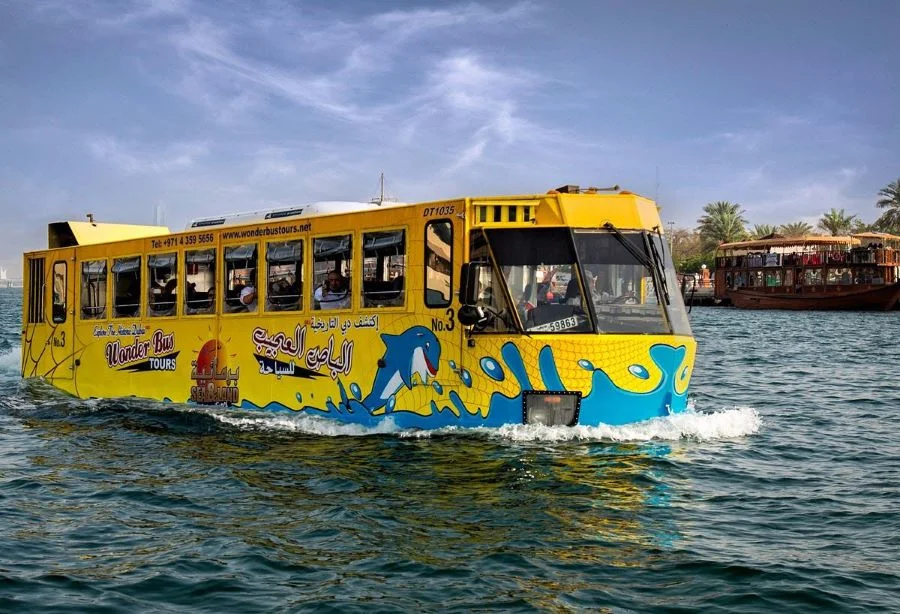 Xe bus nước là một trong những phương tiện luôn có sẵn ở khắp mọi nơi trong thành phố