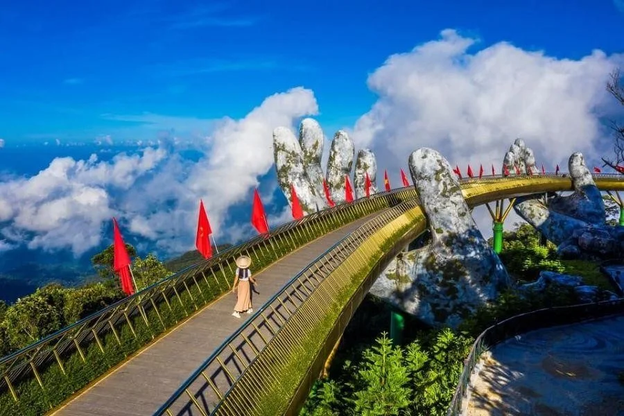 Cầu Vàng - cây cầu nổi tiếng tại Đà Nẵng