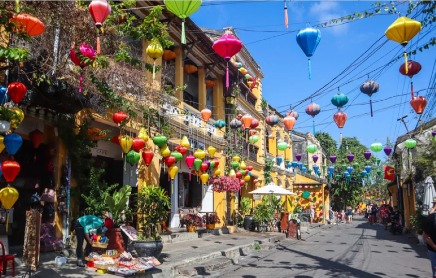 Những chiếc lồng đèn rực rỡ dường như là linh hồn của Hội An