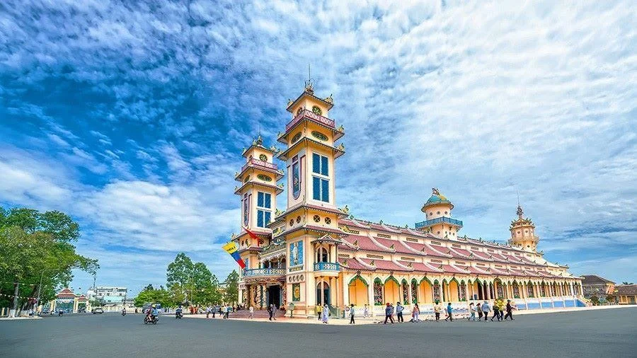 Tham quan Tòa Thánh Cao Đài - Tây Ninh