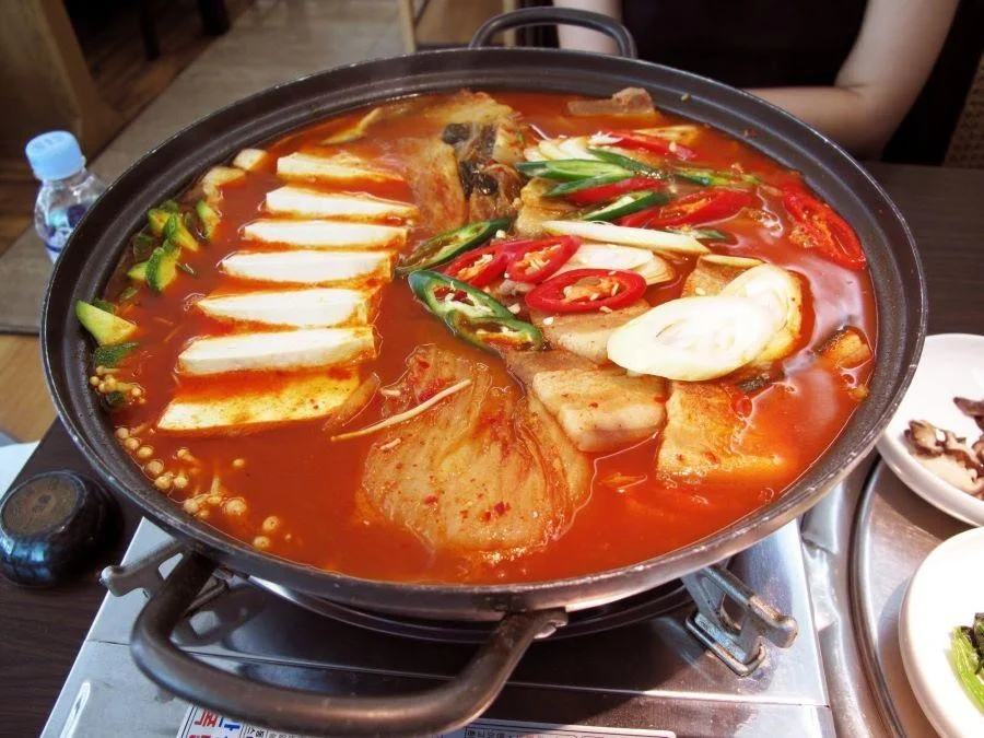 Cần chọn lựa kỹ lưỡng những bắp cải thảo tươi, không bị dập nát