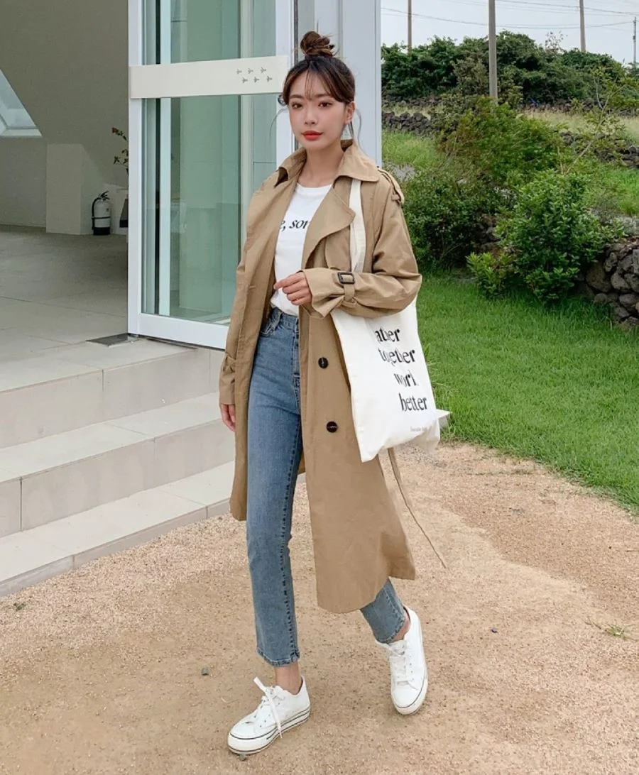 Bạn có thể mix với áo thun hoặc áo sơ mi đều xinh