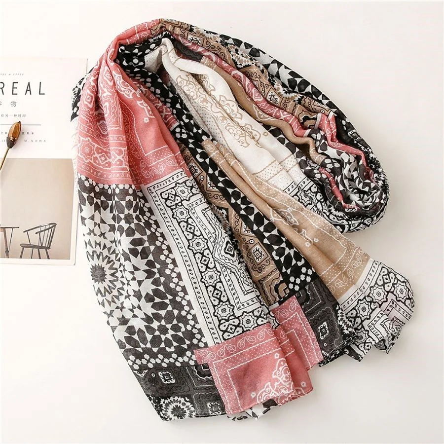 Ngoài giữ ấm, khăn choàng còn giúp outfit của bạn thêm ấn tượng