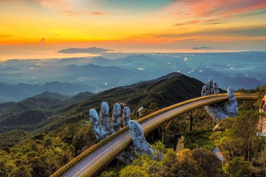 Bà Nà Hills - Một trong những điểm đến du lịch trong nước đang thu hút đông đảo các tín đồ du lịch