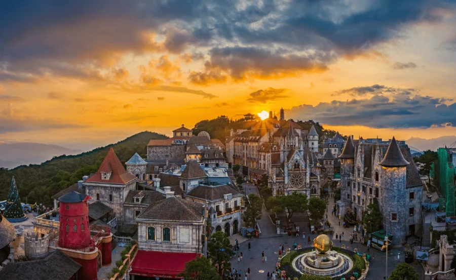 Bà Nà Hills là một khu du lịch nằm trên dãy núi Trường Sơn, Đà Nẵng