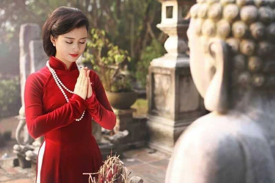 Trang phục khi đến các địa điểm tâm linh tại Bà Nà Hills