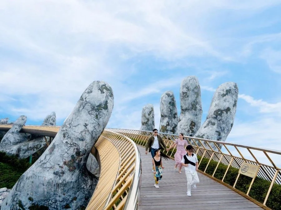 Những trang phục được nhiều bạn trẻ lựa chọn khi đi Bà Nà Hills