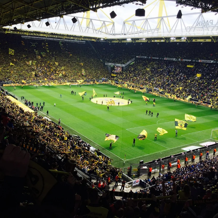 Signal Iduna Park - một trong những nơi mà bạn không thể bỏ qua trong chuyến du lịch Đức xem Euro 2024