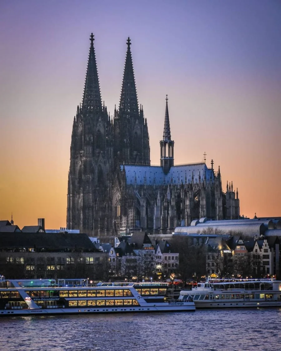 Cologne níu chân du khách bởi những con phố cổ kính mang đậm dấu ấn thời gian