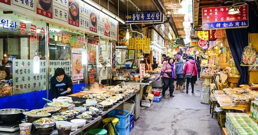 Dongdaemun là khu vực trao đổi và mua sắm có giá thành bình ổn nhất tại Hàn Quốc