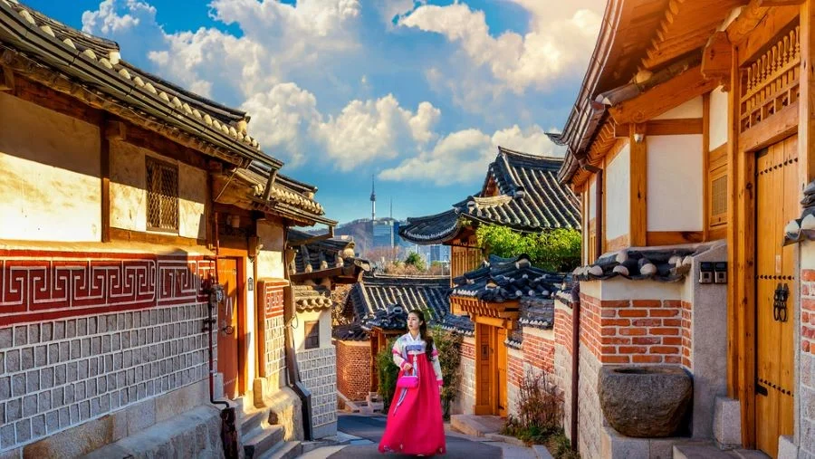 Bukchon Hanok – ngôi làng 900 năm tuổi đẹp mê hồn giữa mùa thu Seoul