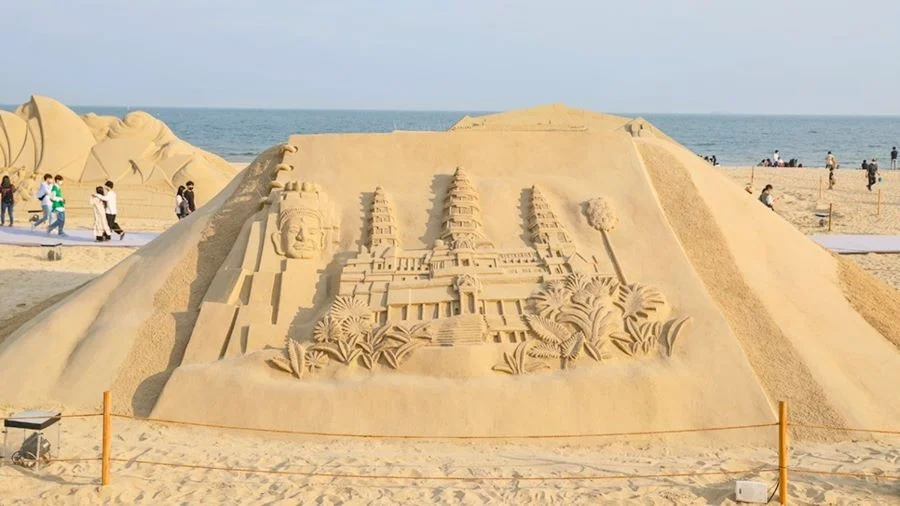 Lễ hội Cát Haeundae diễn ra tại bãi biển Haeundae xinh đẹp