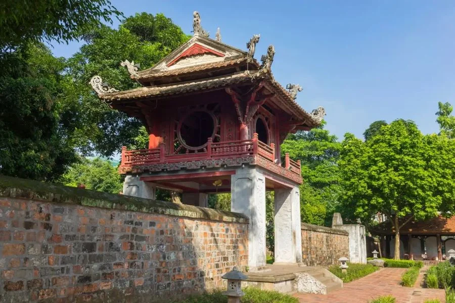 Quốc Tử Giám - Nơi đây được biết đến là một trường đại học thời phong kiến