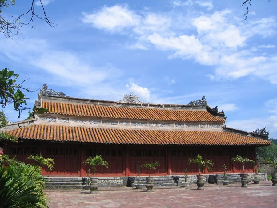 Điện Long An - Bảo tàng Cổ vật Cung đình Huế mang đến cho du khách cái nhìn cận cảnh hơn về cuộc sống vua chúa ngày xưa