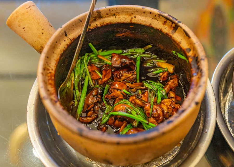 Eminent Frog Porridge - cái tên đã trở thành huyền thoại, níu chân thực khách bởi hương vị cháo ếch khó cưỡng