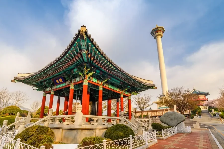 Với vẻ đẹp lãng mạn, Tháp Busan trở thành một trong những địa điểm du lịch nổi tiếng nhất của thành phố cảng
