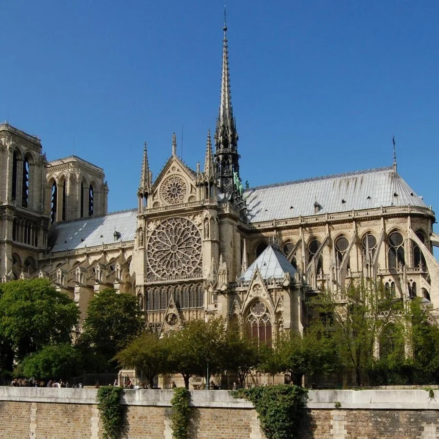Nhà thờ Đức Bà Paris không chỉ là một công trình kiến trúc độc đáo mà còn là nơi lưu giữ nhiều giá trị lịch sử và văn hóa quan trọng
