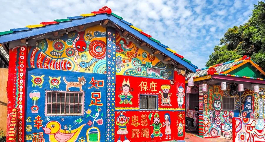 Làng Cầu Vồng đầy sắc màu tại Đài Trung