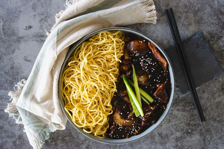 Mì tương đen Jajangmyeon níu giữ trái tim thực khách bởi hương vị nồng nàn, độc đáo