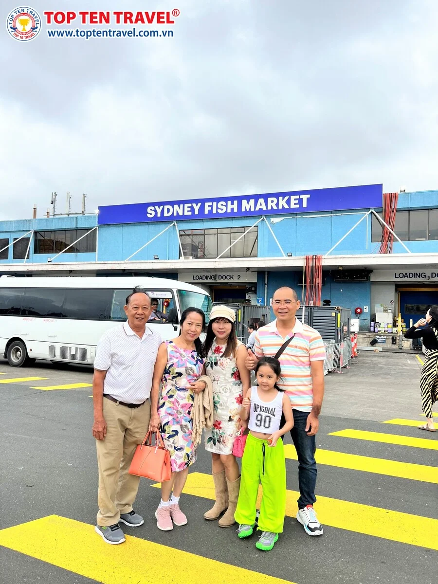 Đoàn khách Top Ten Travel tham quan khám phá nước Úc