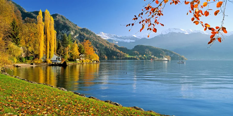 Dưới cái nắng thu vàng óng, Lucerne khoác lên mình vẻ đẹp lãng mạn, mộng mơ, cực kỳ say đắm lòng người
