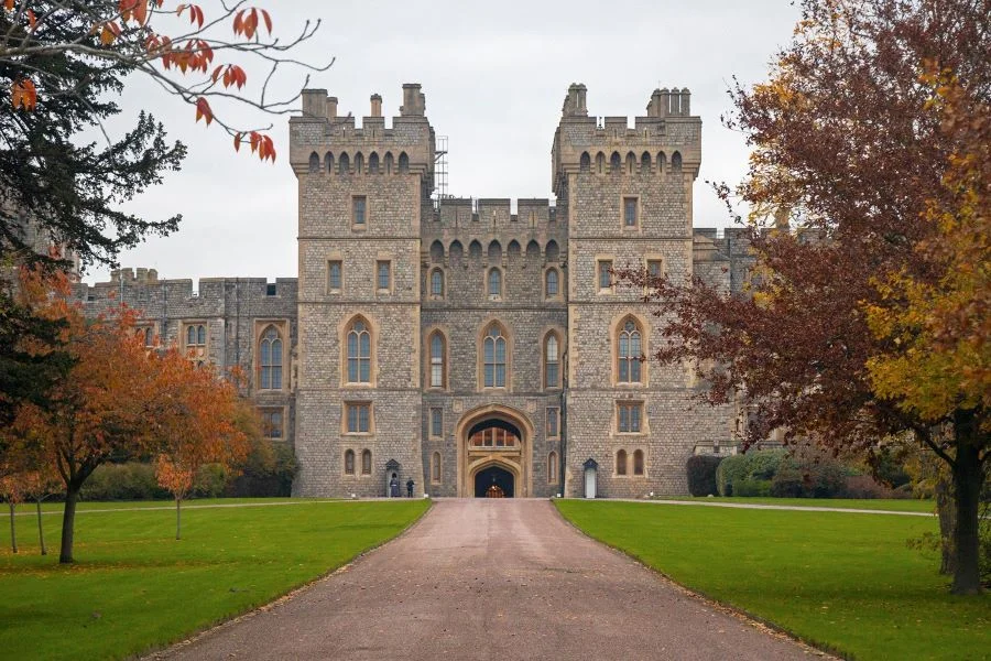 Lâu đài Windsor sừng sững như một biểu tượng uy nghi của Hoàng gia Anh