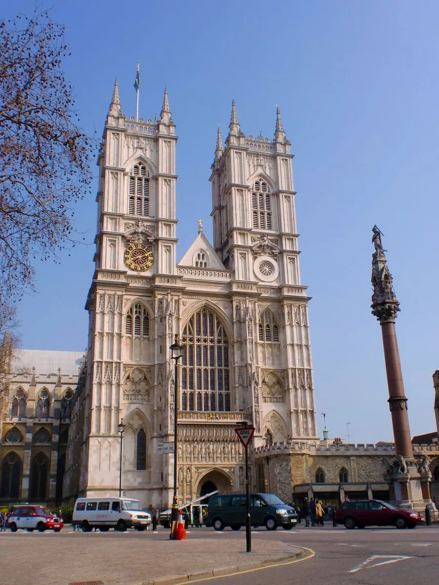 Tọa lạc tại thủ đô London sôi động, Tu viện Westminster uy nghi sừng sững như một viên ngọc quý giữa lòng nước Anh