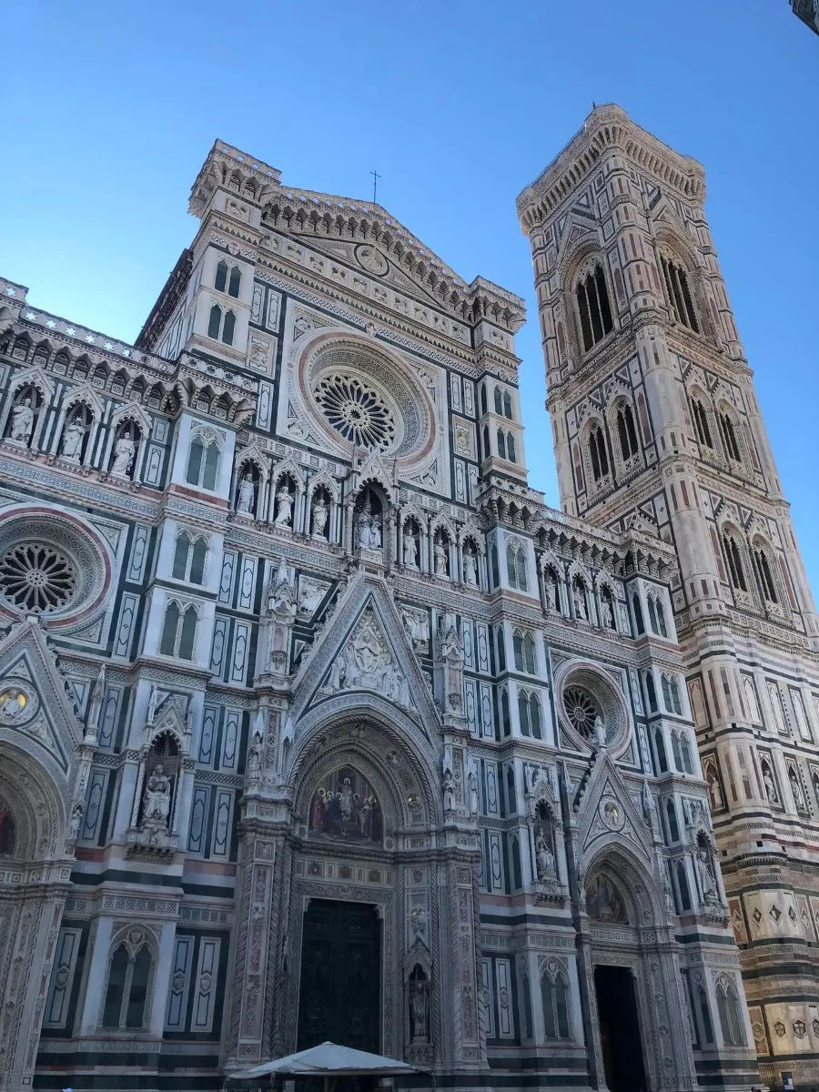 Nhà thờ Florence sừng sững giữa lòng thành phố, nhà thờ thu hút du khách bởi vẻ đẹp tráng lệ, uy nghi cùng bề dày lịch sử và văn hóa ấn tượng
