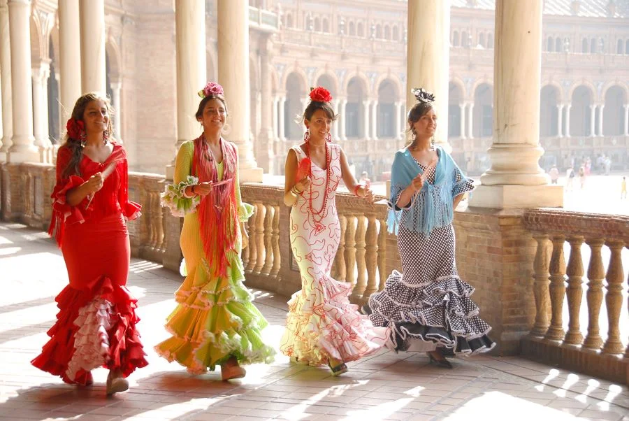 Seville Tây Ban Nha rực rỡ trong mùa xuân với lễ hội Feria de Abril