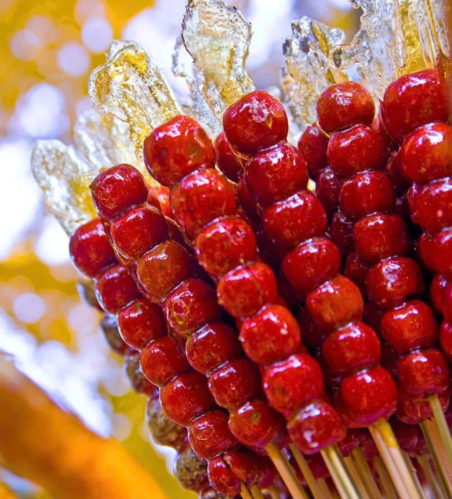 Kẹo hồ lô, món ăn đường phố quen thuộc của người Trung Quốc, lại có một hương vị đặc biệt khi được thưởng thức tại Cáp Nhĩ Tân