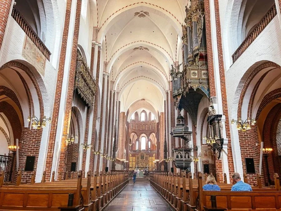 Địa điểm du lịch nổi tiếng ở Đan Mạch này mang đậm phong cách Gothic và kết hợp với kiến trúc Roma, đem tới vẻ đẹp riêng biệt