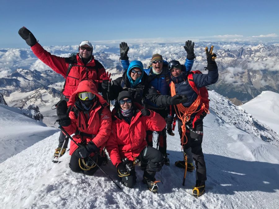 Elbrus - điểm dừng chân có sức hấp dẫn đặc biệt với những ai yêu thích bộ môn leo núi