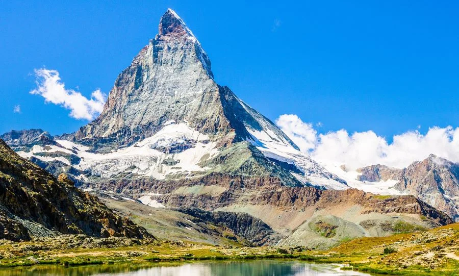 Hình dáng Matterhorn hệt như kim tự tháp với bốn mặt tam giác cực kỳ độc đáo