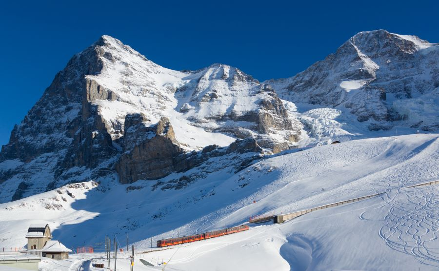 Jungfrau - ngọn núi cao nhất thuộc dãy Alps hùng vĩ