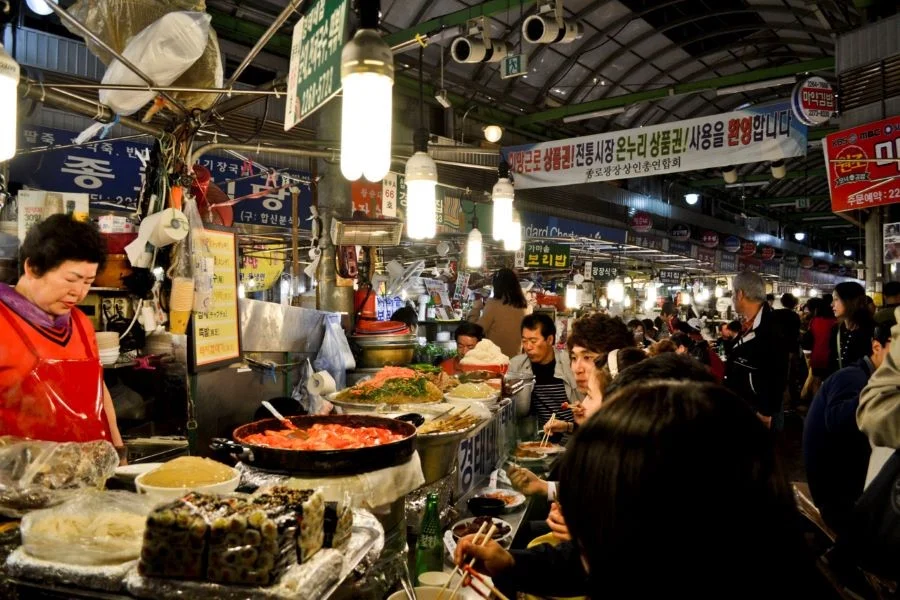 Càn quét khu Chợ Gyeongdong nổi tiếng tại Hàn Quốc