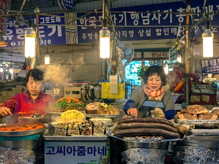 Chợ Dongdaemun, trung tâm thời trang sầm uất, là thiên đường dành cho những tín đồ thời trang