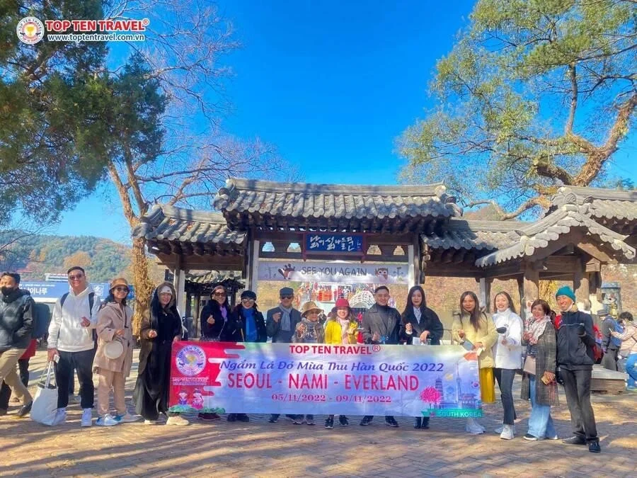 Đoàn khách nhà Top Ten tham gia tour Hàn Quốc mùa thu hấp dẫn