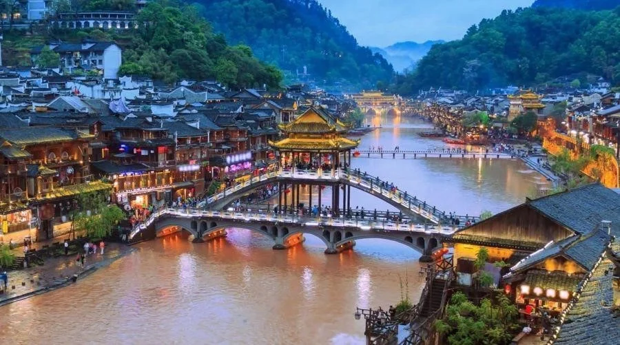 Toàn cảnh các địa điểm tại Phượng Hoàng Cổ Trấn