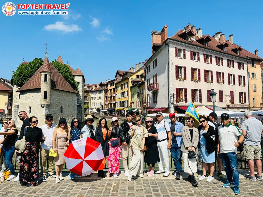 Đoàn khách Top Ten Travel tham quan và khám phá các nước Châu Âu