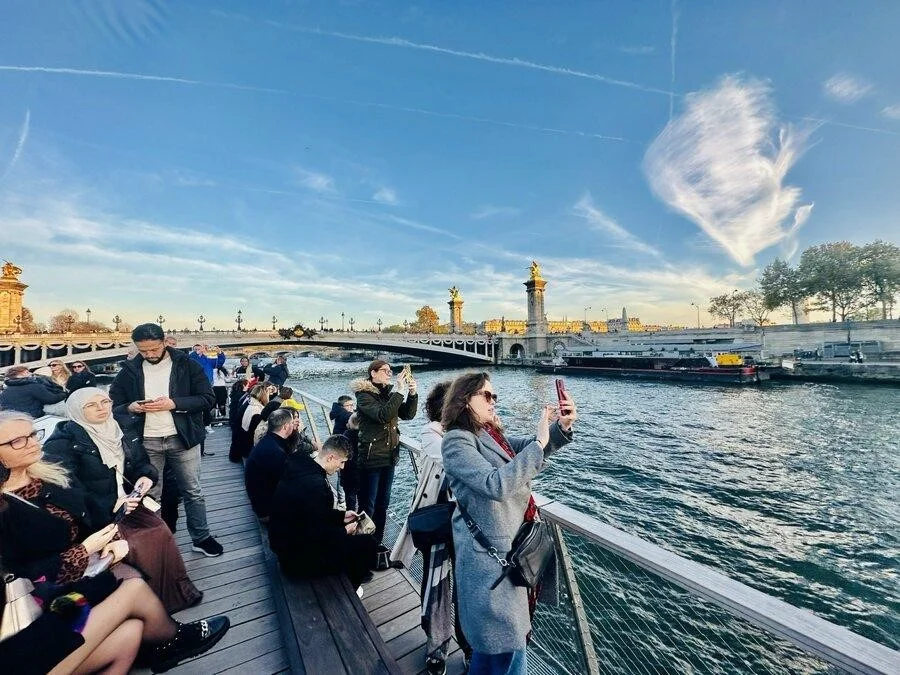 Trải nghiệm ngồi thuyền tham quan sông Seine