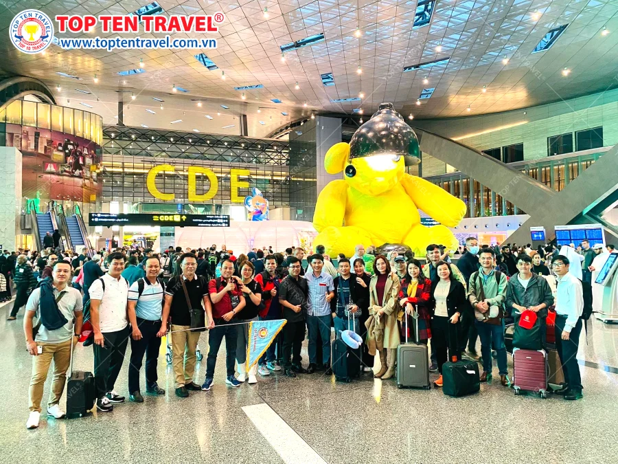 Đoàn khách Top Ten Travel tham quan và khám phá các nước Châu Âu