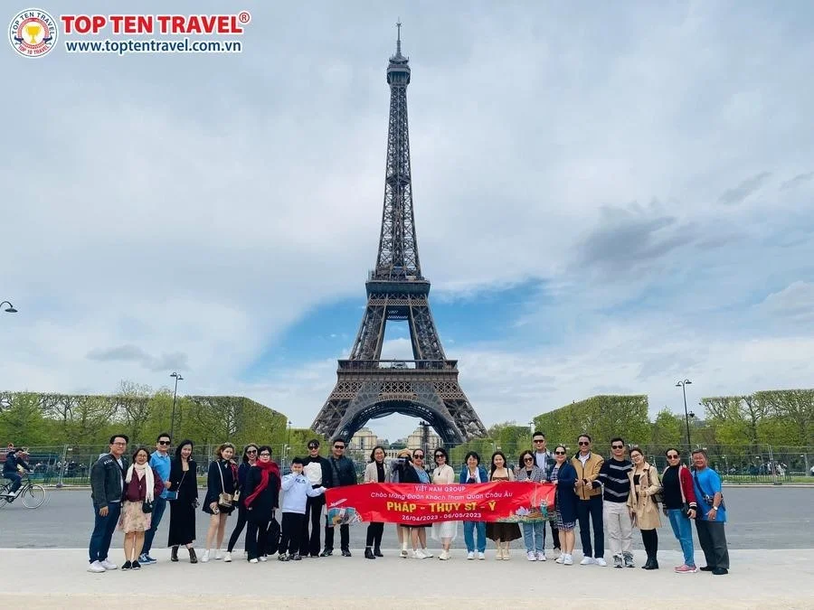 Du khách tham gia hành trình tour Châu Âu kinh điển Pháp – Thuỵ Sĩ – Ý của Top Ten Travel