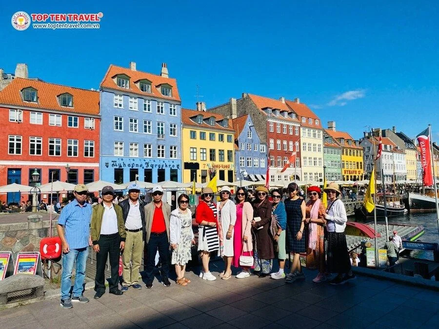 Đoàn khách Top Ten Travel tham quan và khám phá các nước Châu Âu