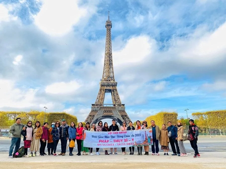 Đoàn khách Top Ten Travel tham quan và khám phá các nước Châu Âu
