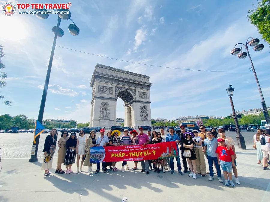 Đoàn khách Top Ten Travel tham quan và khám phá các nước Châu Âu