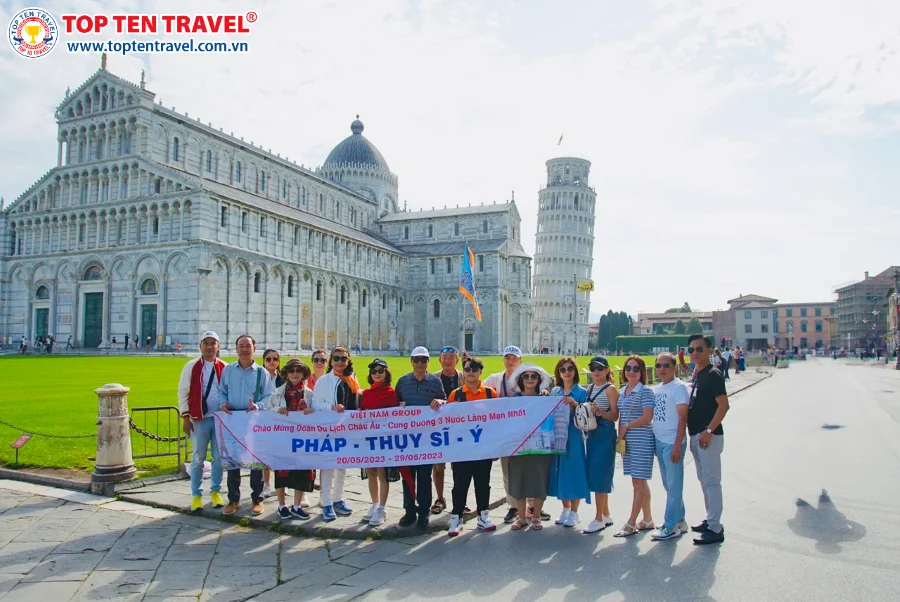 Đoàn khách Top Ten Travel tham quan và khám phá các nước Châu Âu