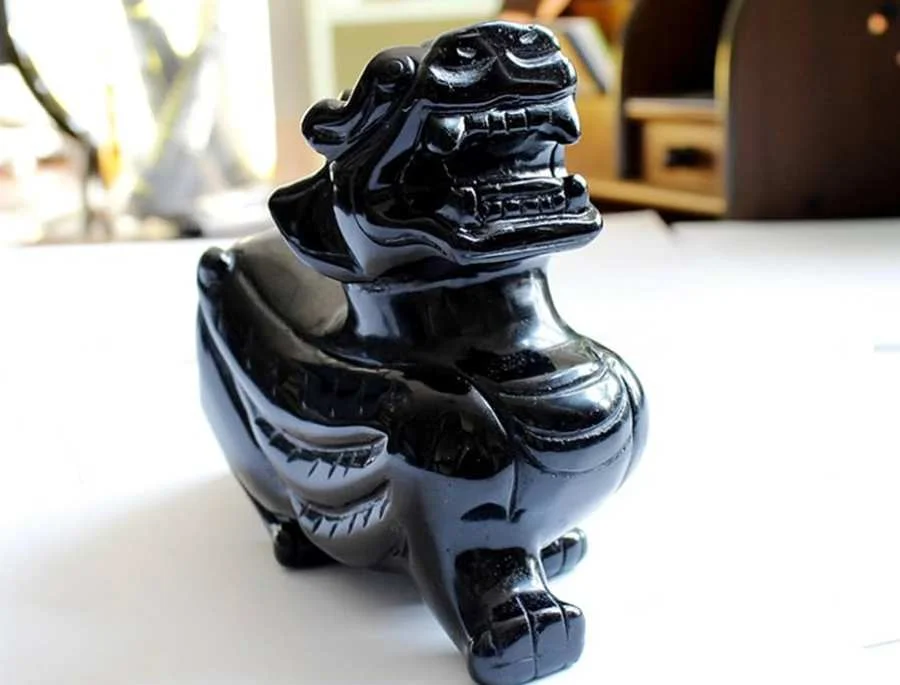 Tỳ Hưu đá obsidian là sự kết hợp hoàn hảo giữa linh vật phong thủy và năng lượng mạnh mẽ của đá obsidian
