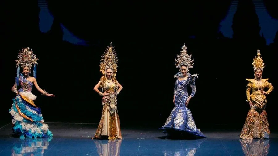 Các nghệ sĩ tham gia Colosseum Show đều được đầu tư trang phục lộng lẫy, cầu kỳ, được thiết kế tỉ mỉ