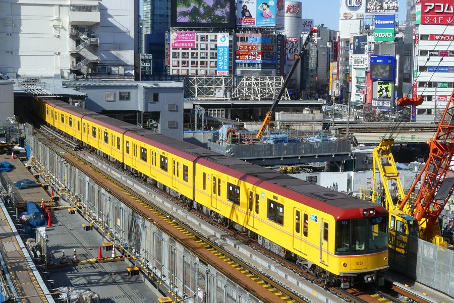Du khách có thể đi đến Tokyo bằng tàu điện ngầm cực kì nhanh chóng và dễ dàng